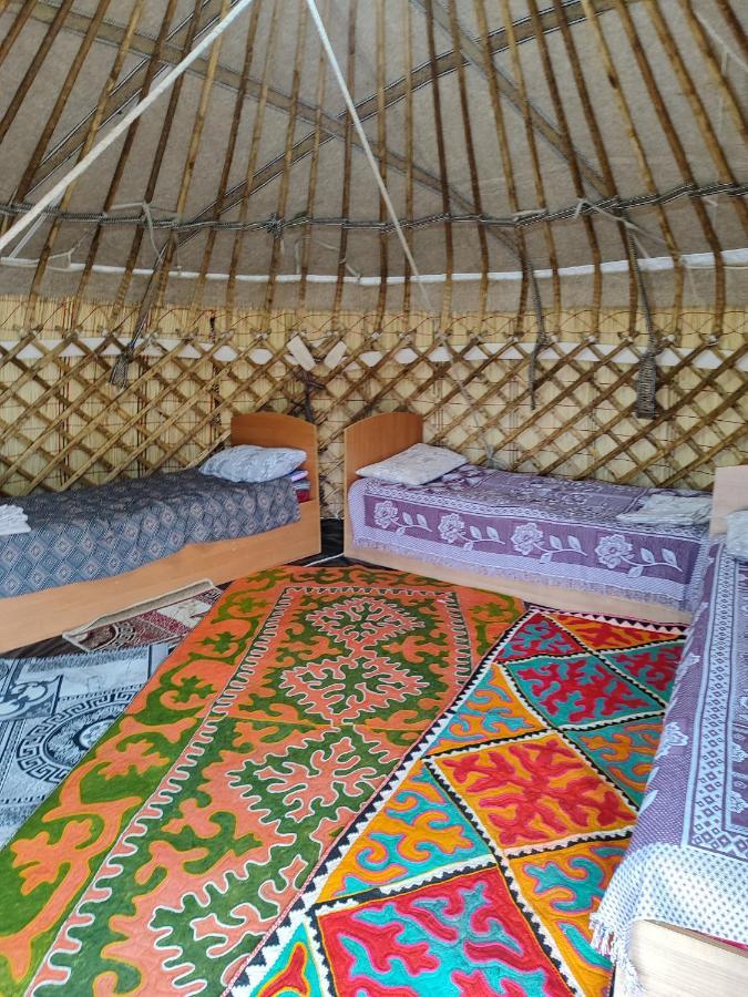 Guest House And Yurt Camp "Ailuu" Tong Quarto foto
