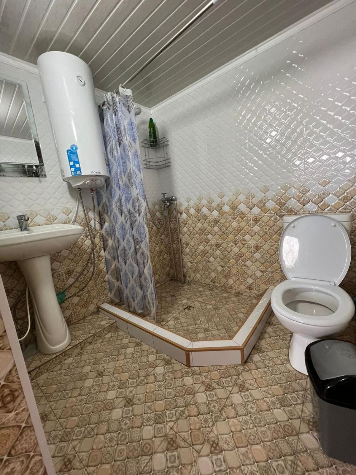 Guest House And Yurt Camp "Ailuu" Tong Quarto foto